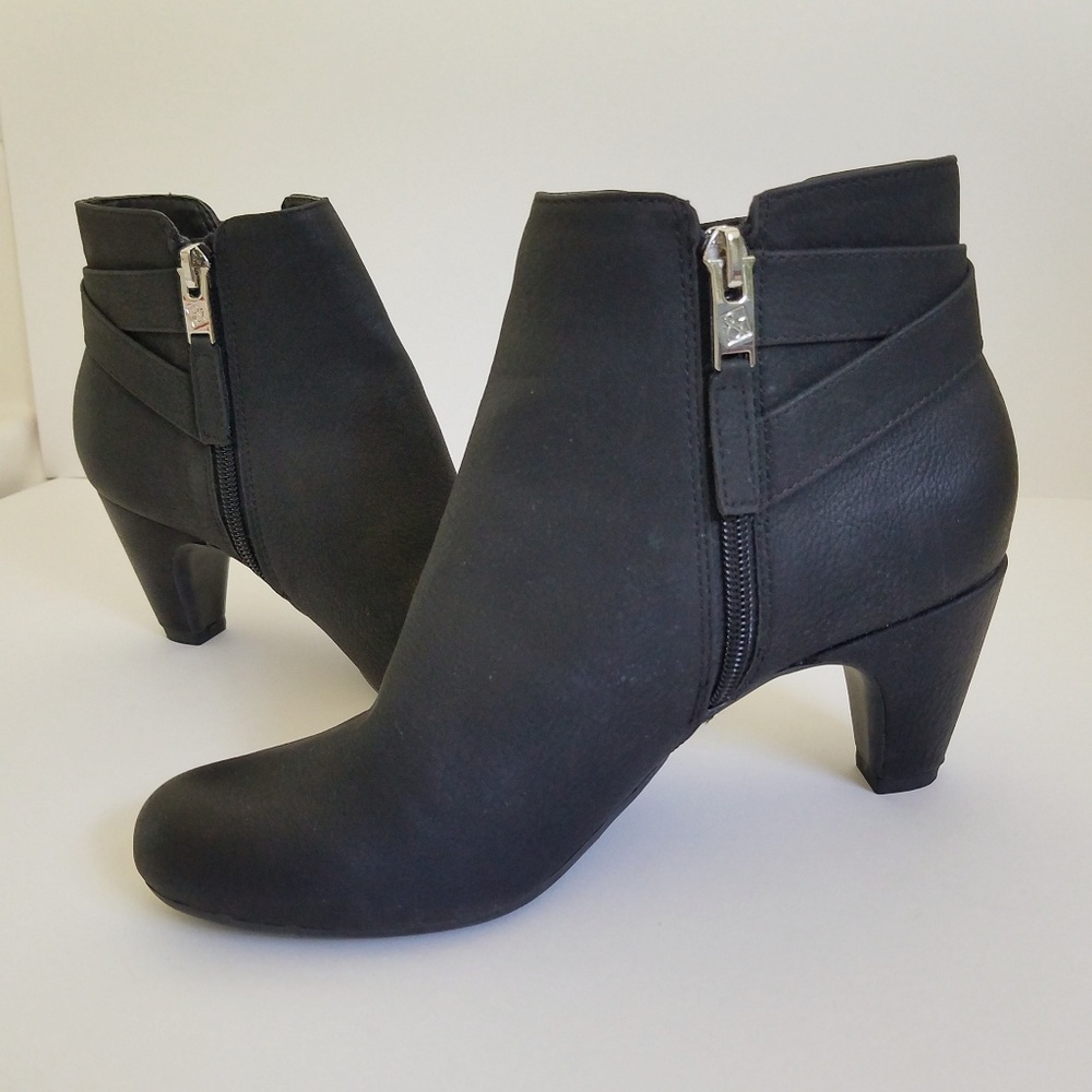 SOLD Sam & Libby Black ankle booties
